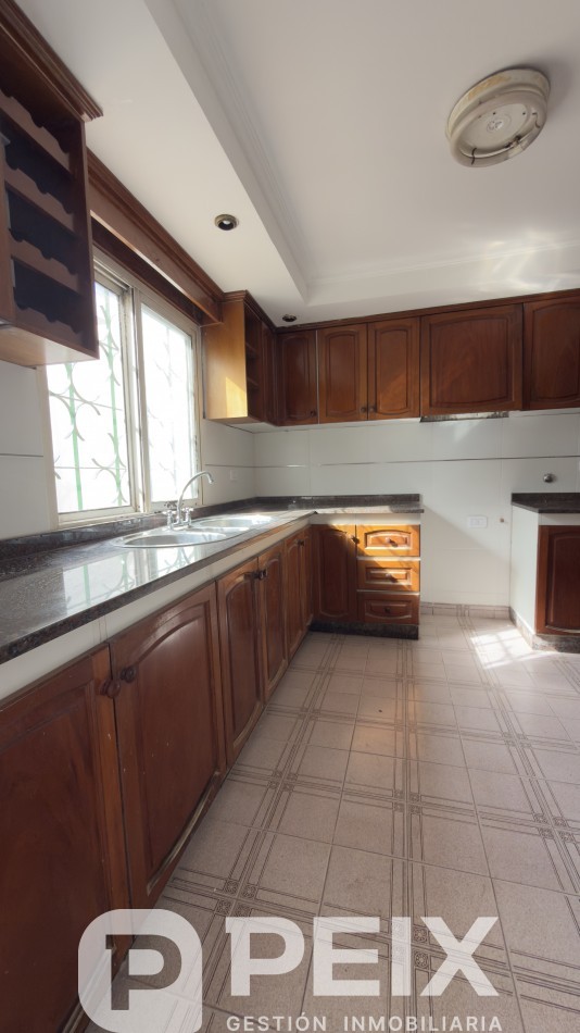 HERMOSA CASA CON COMODOS AMBIENTES
