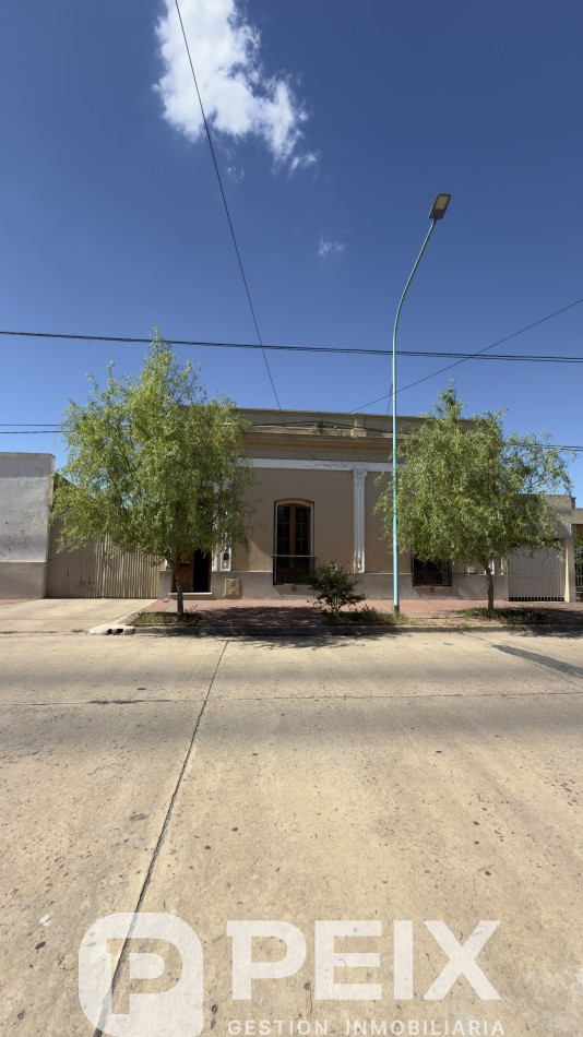 CASA SOBRE GRAN LOTE CENTRICO 