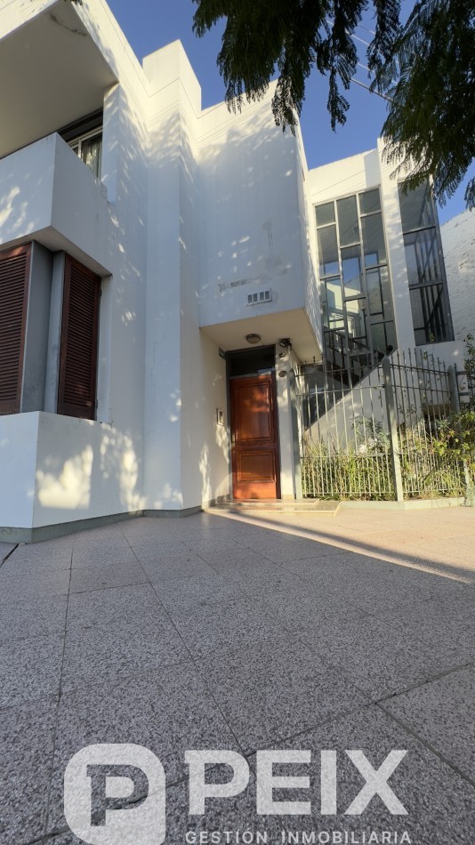 HERMOSA ESQUINA CON DISEÑO Y ARQUITECTURA DE CALIDAD 