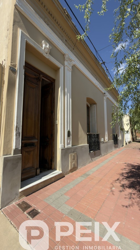 CASA SOBRE GRAN LOTE CENTRICO 