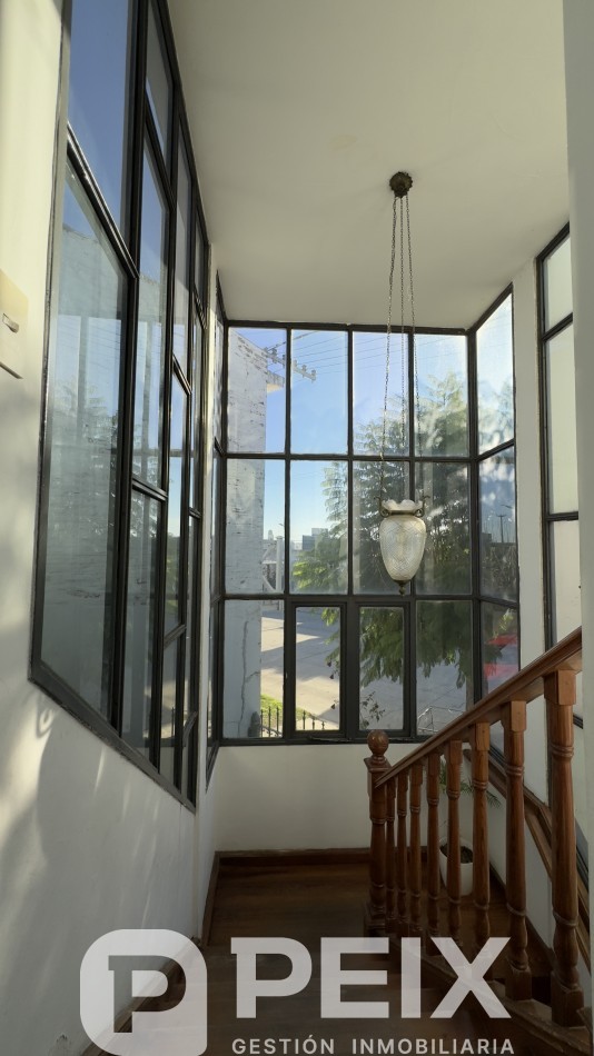 HERMOSA ESQUINA CON DISEÑO Y ARQUITECTURA DE CALIDAD 