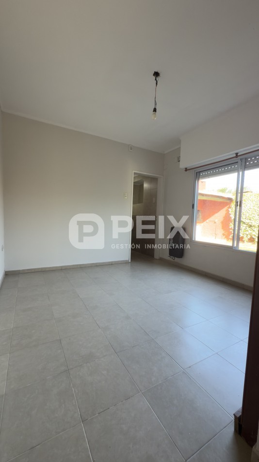 CASA LUMINOSA CON PATIO VERDE