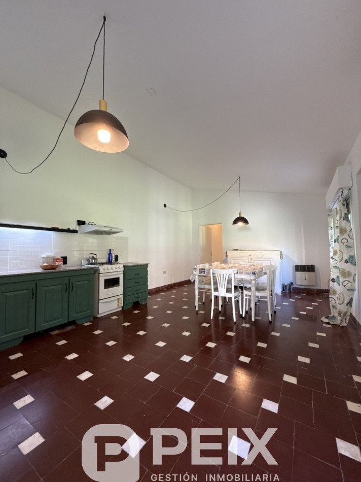 CASA QUINTA CON GRAN PARQUE ARBOLADO