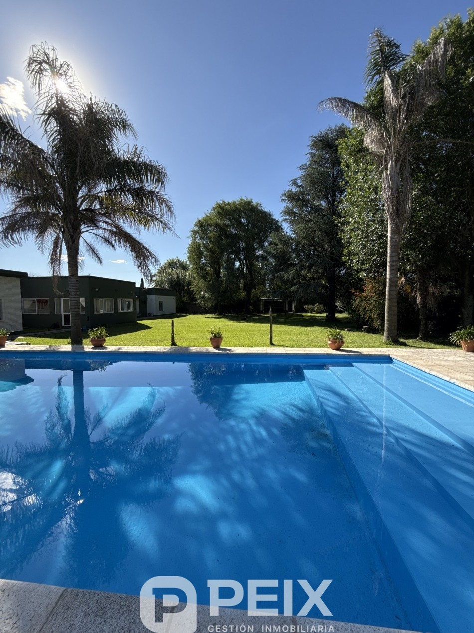 CASA QUINTA CON GRAN PARQUE ARBOLADO