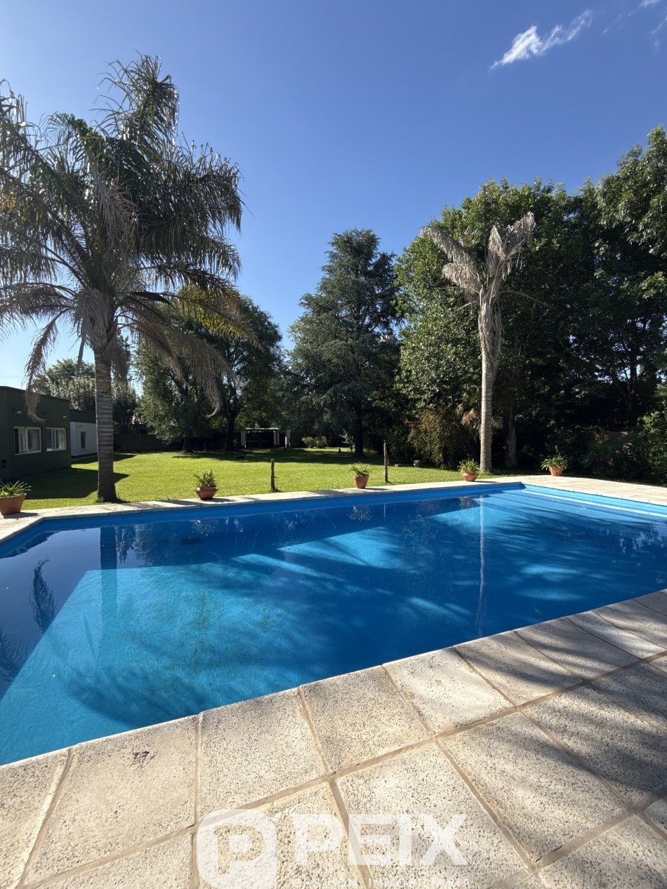 CASA QUINTA CON GRAN PARQUE ARBOLADO