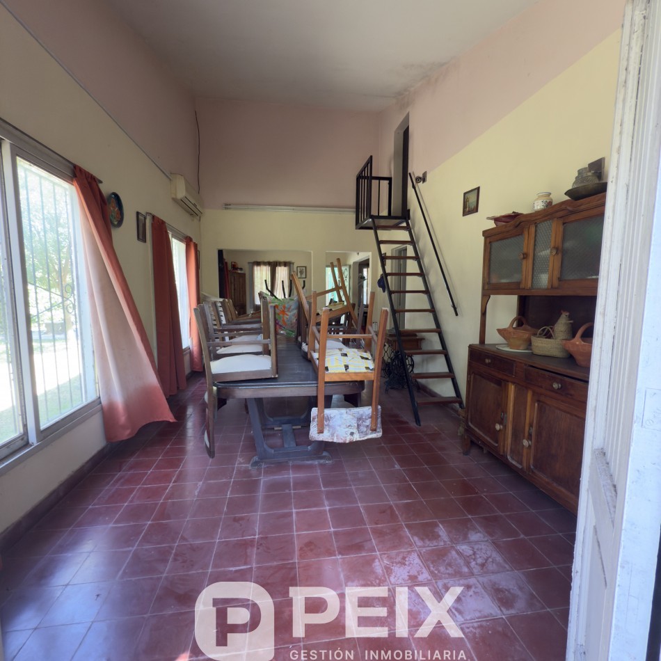 CASA QUINTA SOBRE TRES LOTES