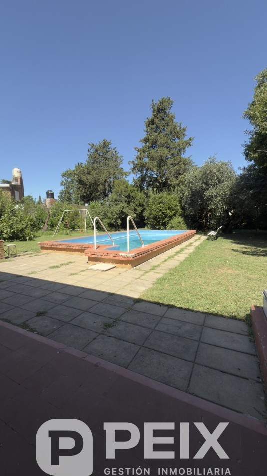 CASA QUINTA SOBRE TRES LOTES