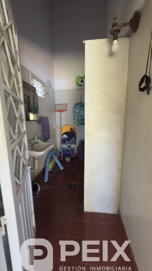 CASA QUINTA SOBRE TRES LOTES