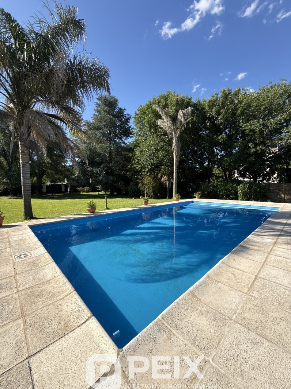 CASA QUINTA CON GRAN PARQUE ARBOLADO