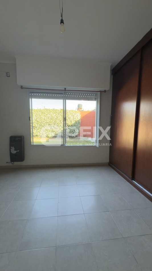 CASA LUMINOSA CON PATIO VERDE