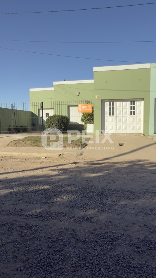 CASA LUMINOSA CON PATIO VERDE