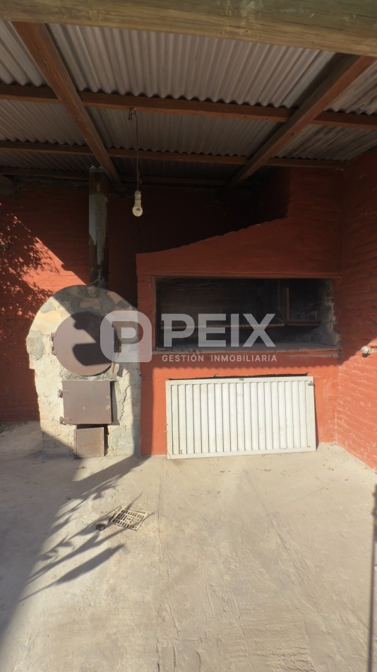 CASA LUMINOSA CON PATIO VERDE