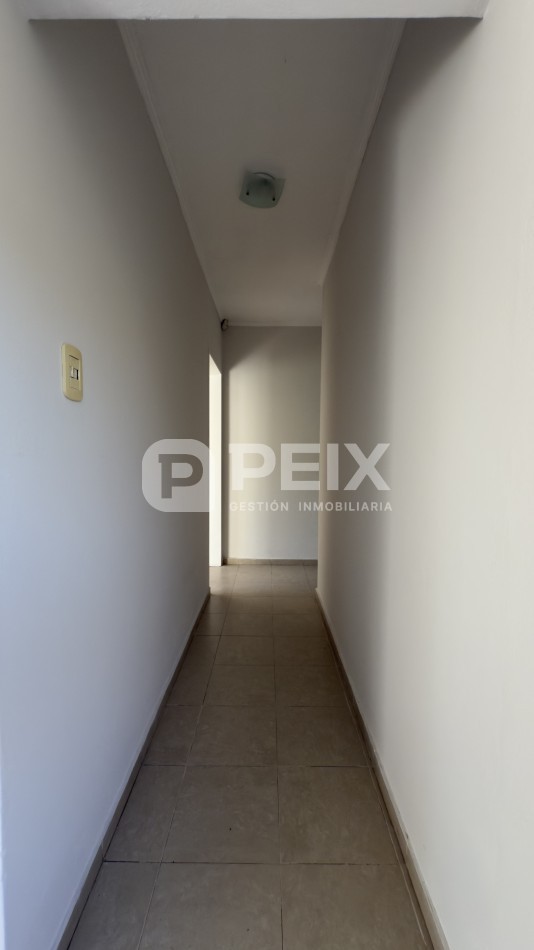 CASA LUMINOSA CON PATIO VERDE