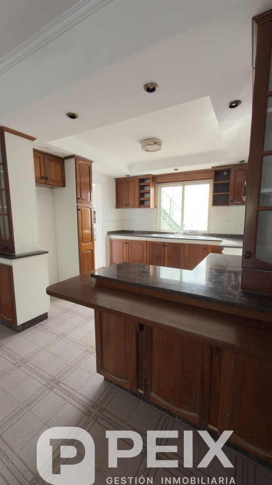 HERMOSA CASA CON COMODOS AMBIENTES