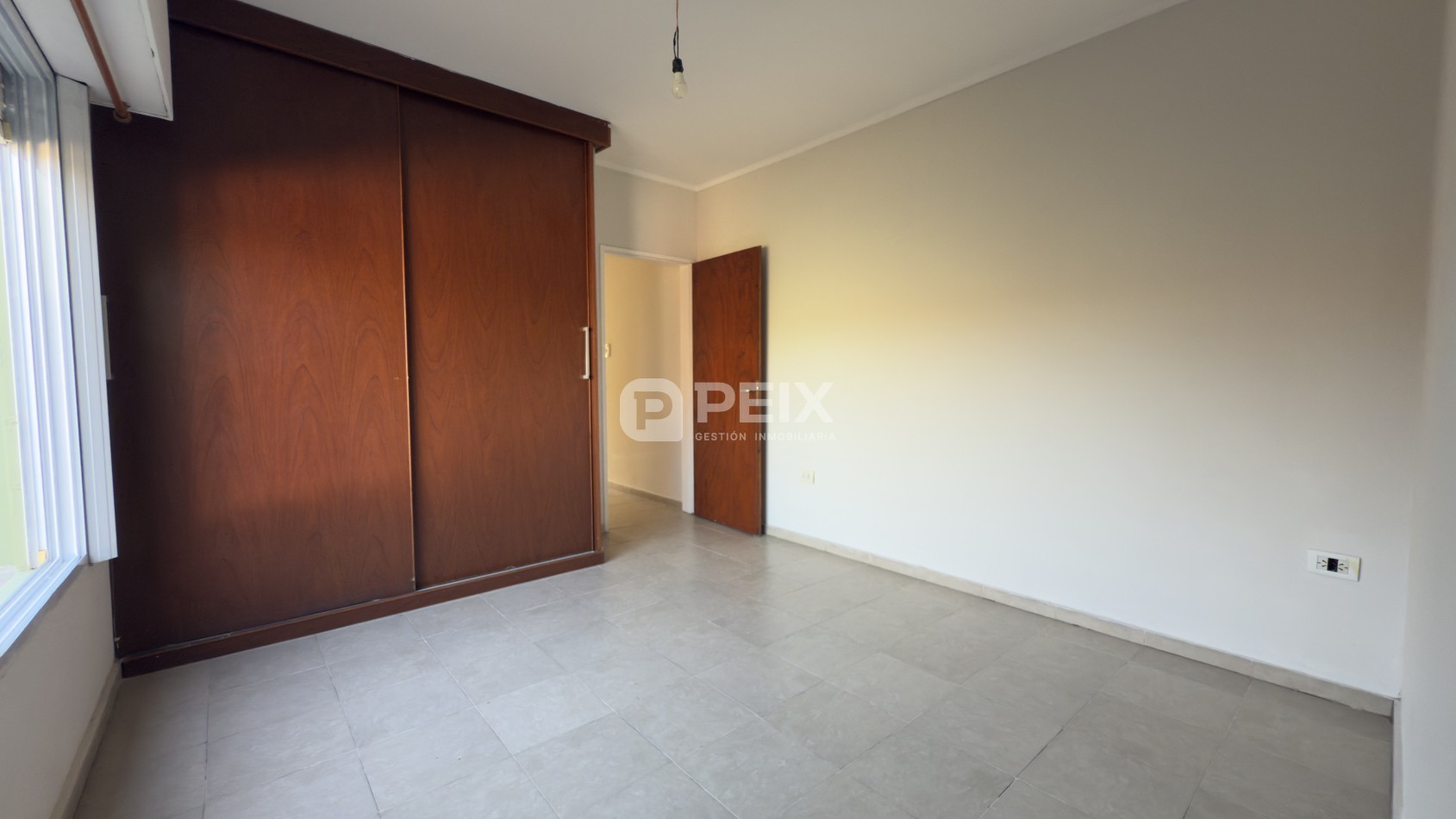 CASA LUMINOSA CON PATIO VERDE