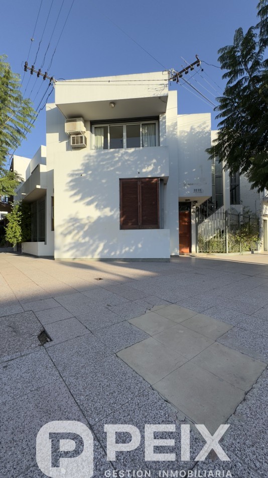 HERMOSA ESQUINA CON DISEÑO Y ARQUITECTURA DE CALIDAD 