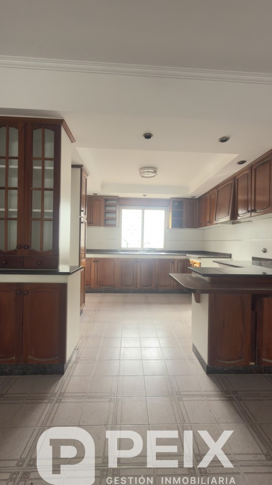 HERMOSA CASA CON COMODOS AMBIENTES