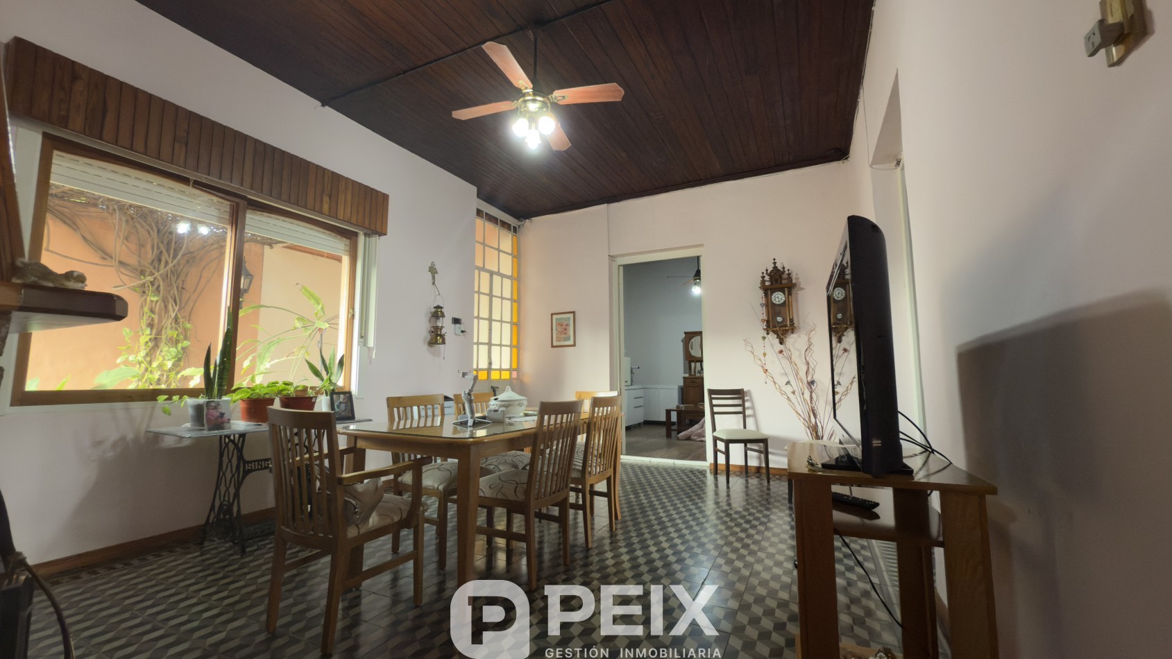 CASA SOBRE GRAN LOTE CENTRICO 