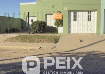 CASA LUMINOSA CON PATIO VERDE